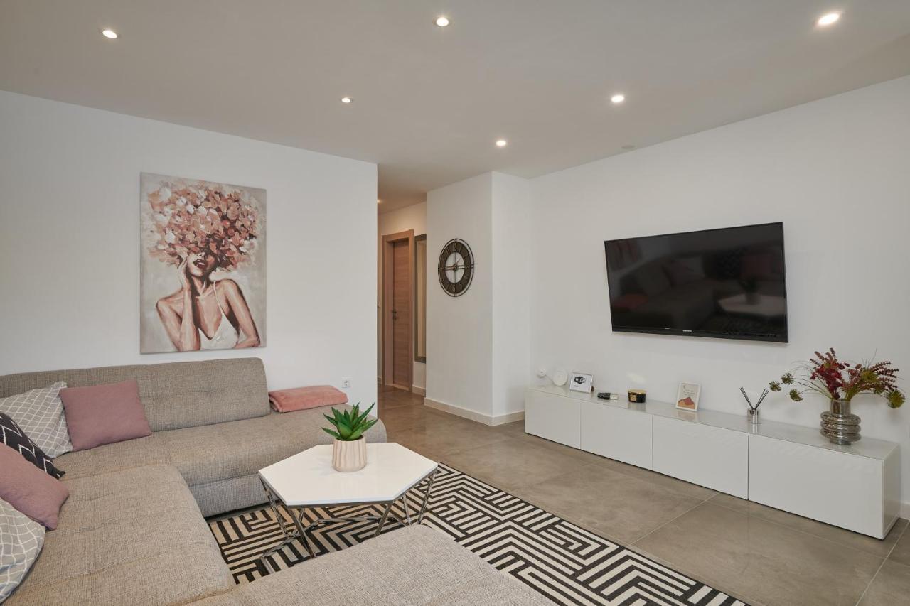 Lucia Apartment *